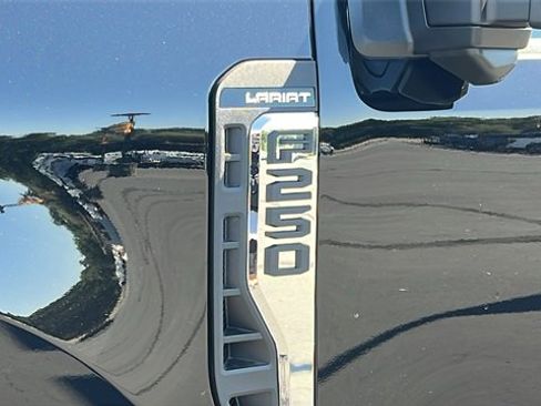 New 2025 Ford F250 Lariat w/ FX4 Off-Road Package image 11