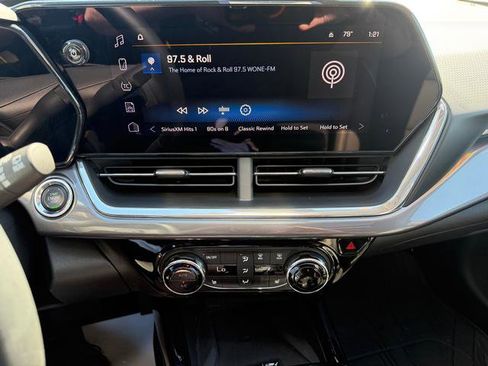 Used 2024 Chevrolet Trax ACTIV w/ Sunroof Package image 19