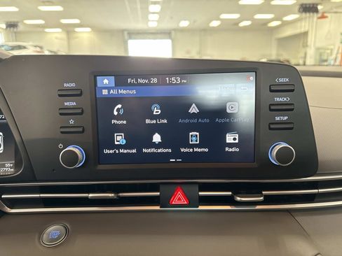 Used 2022 Hyundai Elantra SEL w/ Preferred Accessory Package image 23