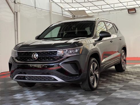 Used 2024 Volkswagen Taos SE image 3