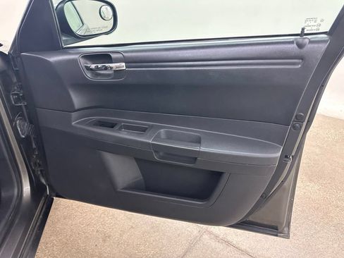 Used 2008 Chrysler 300 LX RWD image 19