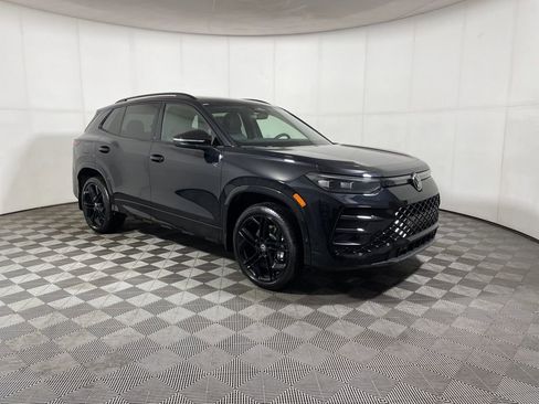 New 2026 Volkswagen Tiguan SE R-Line image 2