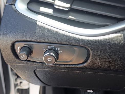 Used 2024 Chevrolet Malibu LT image 15