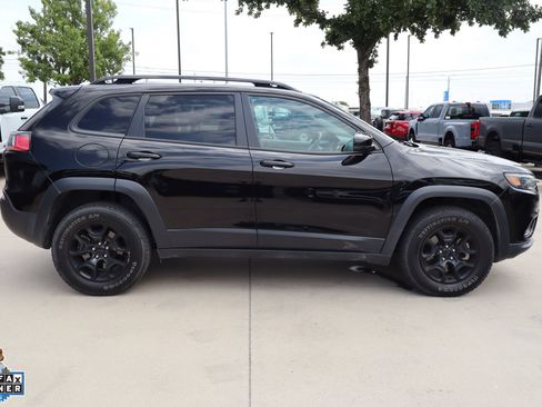 Used 2022 Jeep Cherokee Latitude AWD/4WD image 2