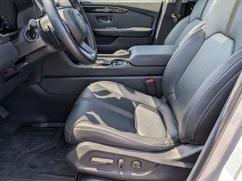 Used 2025 Honda Pilot Touring image 17