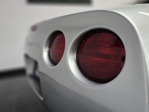 Used 2002 Chevrolet Corvette Coupe w/ Preferred Equipment Group2 image 21