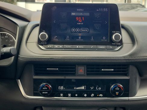 Used 2023 Nissan Rogue SV FWD image 27