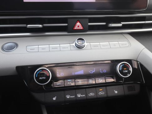 Used 2022 Hyundai Elantra Limited w/ Cargo Package FWD image 21