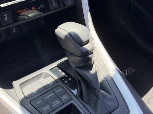 Used 2021 Toyota RAV4 XLE w/ Convenience Package AWD/4WD image 8
