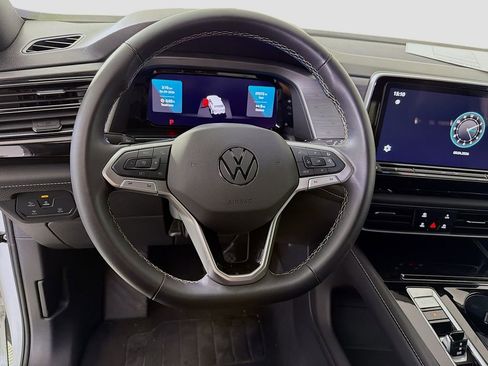 Used 2025 Volkswagen Atlas Cross Sport SE image 14