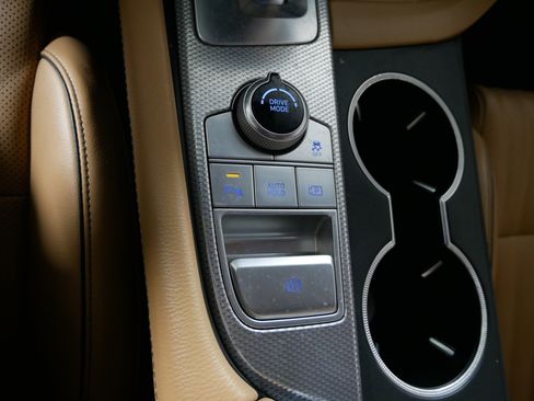 Used 2022 Genesis G70 2.0T w/ Prestige Package image 31