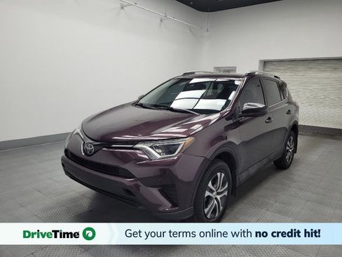 Used 2018 Toyota RAV4 LE image 1
