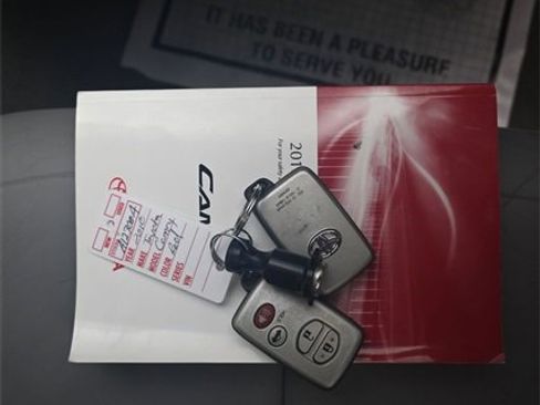 Used 2010 Toyota Camry XLE image 10