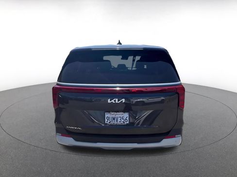 Used 2026 Kia Carnival FWD image 10