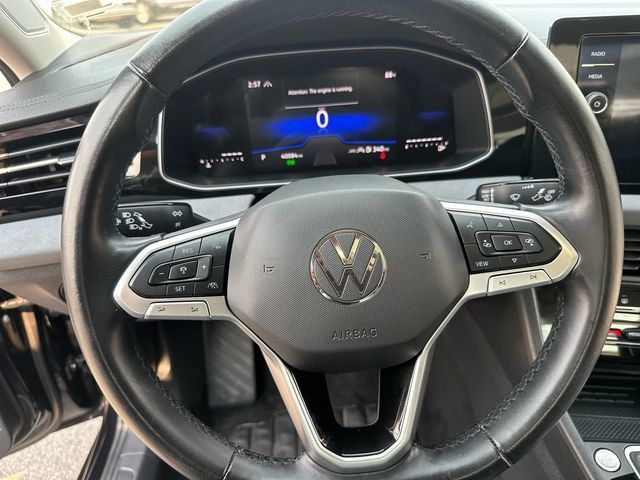 Used 2025 Volkswagen Jetta SE FWD image 13