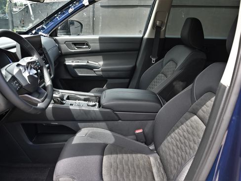 Used 2026 Nissan Pathfinder SV AWD/4WD image 8