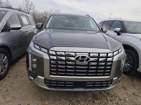 Used 2024 Hyundai Palisade Calligraphy image 2