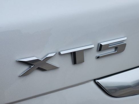 Used 2025 Cadillac XT5 Premium Luxury w/ Technology Package FWD image 8