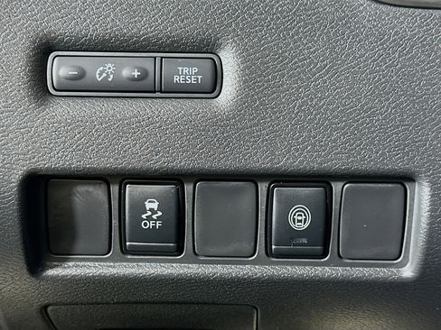 Used 2023 Nissan Murano SV image 17