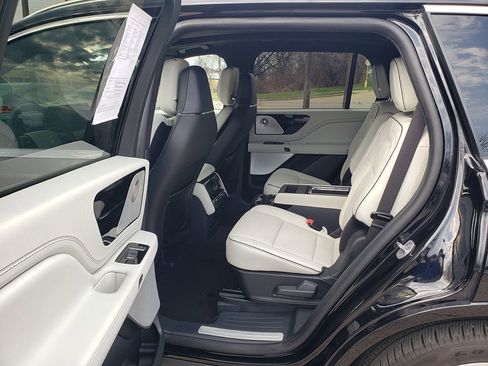 Used 2025 Lincoln Aviator Black Label AWD/4WD image 11