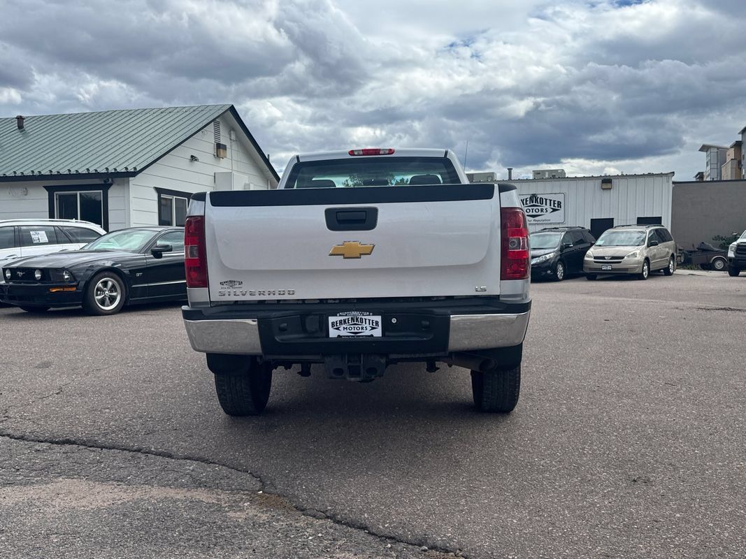 Used 2013 Chevrolet Silverado 2500 W/T AWD/4WD image 4