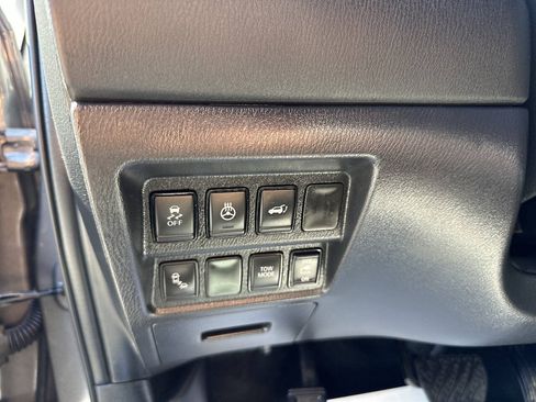 Used 2018 Nissan Pathfinder SL FWD image 10