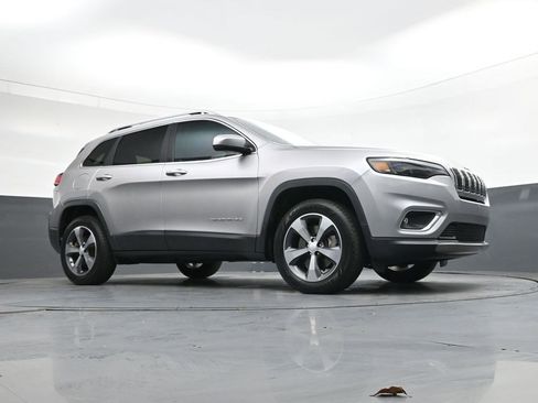 Used 2019 Jeep Cherokee Limited image 27