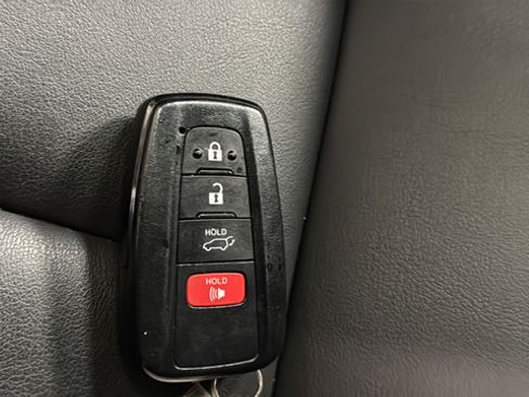 Used 2021 Toyota RAV4 XLE Premium AWD/4WD image 21