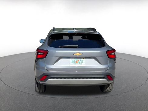 Used 2025 Chevrolet Trax LT image 12