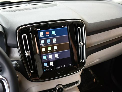 Used 2025 Volvo XC40 B5 Ultra image 48