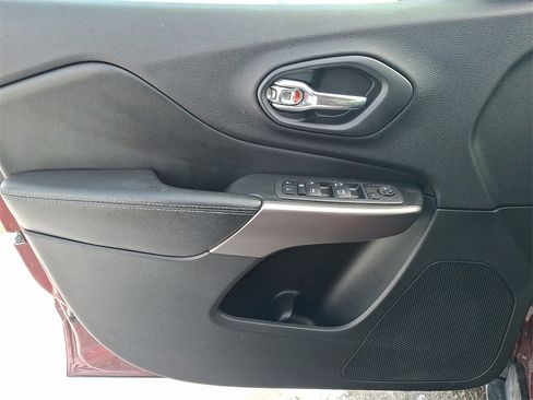 Used 2019 Jeep Cherokee Latitude Plus w/ Cold Weather Group image 12