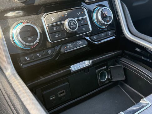 Used 2021 GMC Yukon Denali w/ Denali Premium Package AWD/4WD image 24