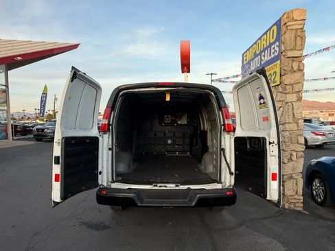 Used 2017 Chevrolet Express 2500 image 8
