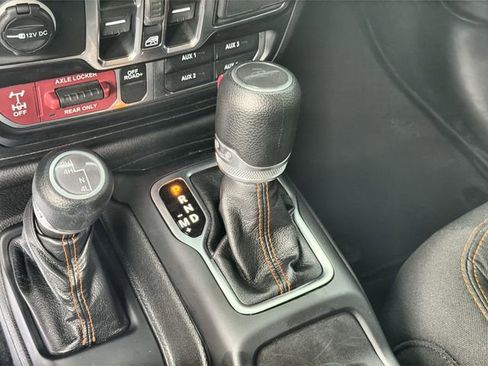 Used 2023 Jeep Gladiator Mojave w/ LED Lighting Group AWD/4WD image 15