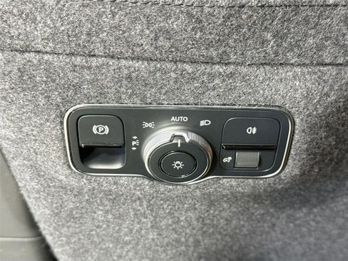 Used 2021 Aston Martin DBX image 24