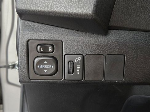 Used 2015 Toyota Corolla LE image 38