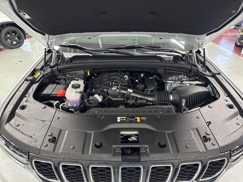 New 2025 Jeep Grand Cherokee Laredo X w/ Luxury Tech Group I image 10