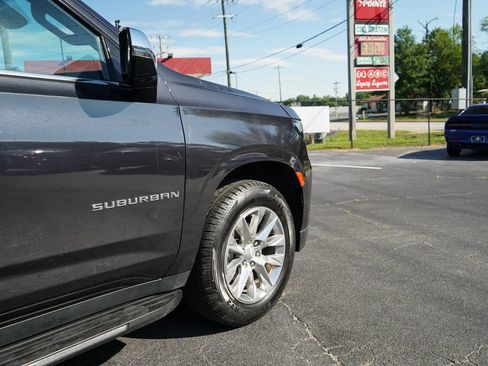 Used 2023 Chevrolet Suburban Premier AWD/4WD image 18