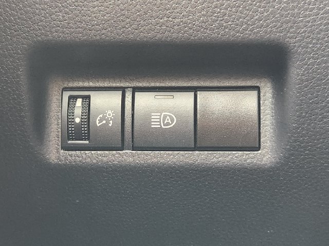 Used 2025 Toyota RAV4 LE FWD image 22
