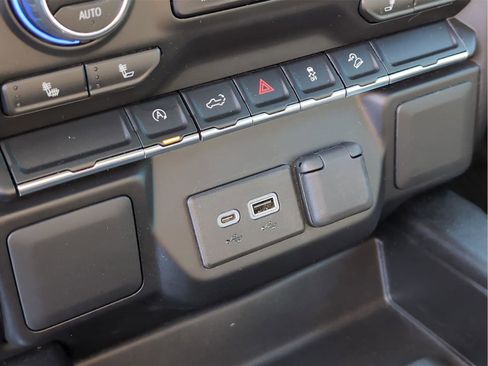 Used 2022 Chevrolet Silverado 1500 LT Trail Boss AWD/4WD image 17