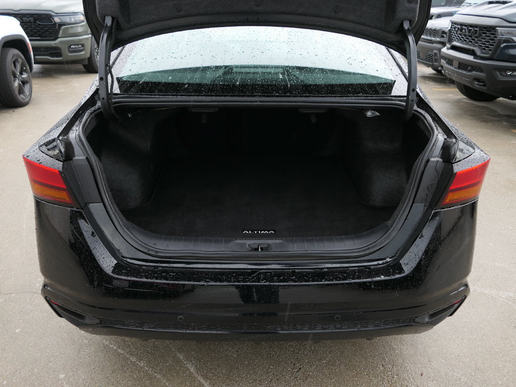 Used 2024 Nissan Altima 2.5 SV FWD image 19