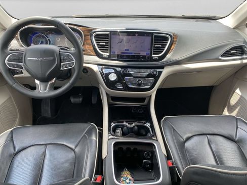Used 2023 Chrysler Pacifica Limited FWD image 23