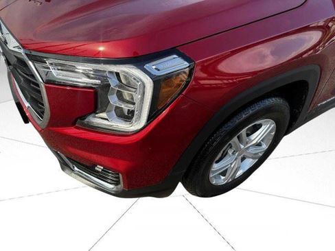 Used 2024 GMC Terrain SLE FWD image 11