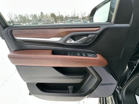 Used 2023 GMC Yukon XL Denali Ultimate image 5