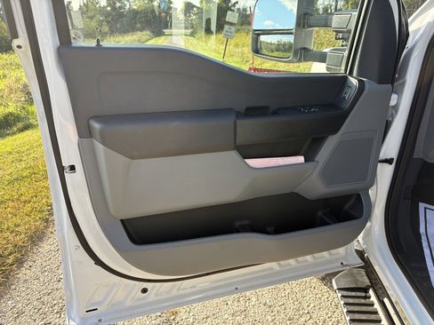 New 2025 Ford F550 4x4 Regular Cab Super Duty image 23