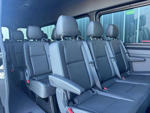 Used 2024 Mercedes-Benz Sprinter 2500 image 32