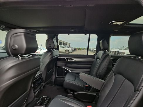New 2026 Jeep Grand Wagoneer Limited AWD/4WD image 18