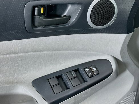 Used 2014 Toyota Tacoma PreRunner w/ SR5 Package image 15