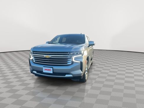 Used 2024 Chevrolet Suburban High Country w/ Advanced Technology Package image 4