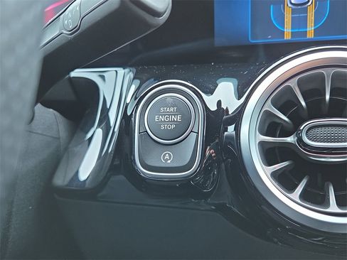 Certified 2025 Mercedes-Benz GLA 250 image 26